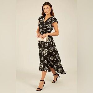 LE CHATEAU Black and White Floral Flowy Wrap Cap Sleeve Maxi Dress - Size XS